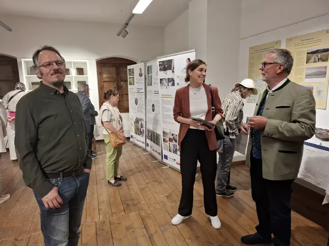 Zahlreiche Gäste besuchten die Eröffnung der Ausstellung „Blaudruck“ im Stadtmuseum Hollabrunn. | Foto: Patrizia Mantler-Stockinger