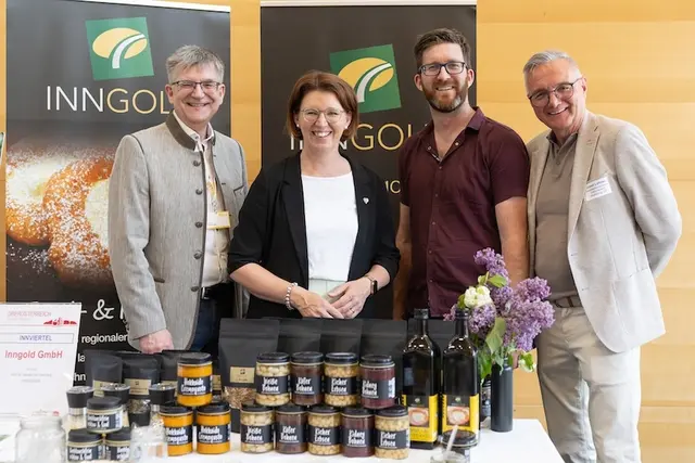 70 lokale Lieferant:innen präsentierten bei der Regionalitätsmesse in der Gartenbauschule Ritzlhof in Haid bei Ansfelden ihre Produkte. | Foto: Land OÖ/Margot Haag