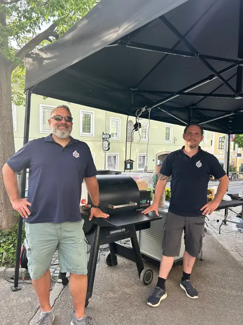 Markus Güntner und Benjamin Hummer beim "Meat &amp; Greet"-Stand. | Foto: Magdalena Deskovic