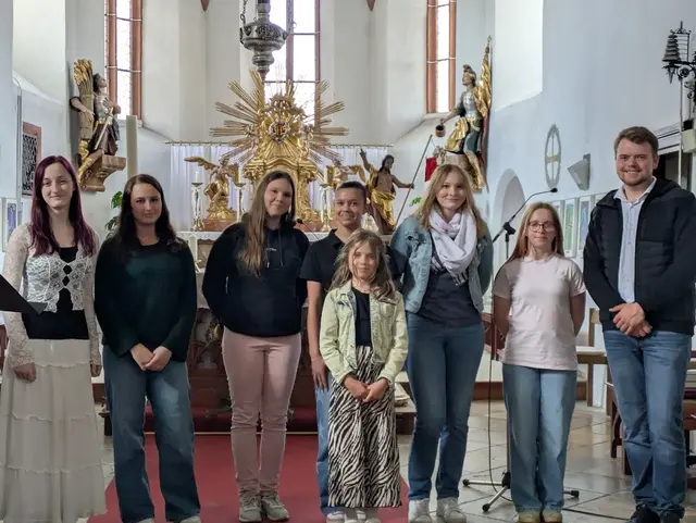 Luise Ernst, Isolde Ernst, Katharina Krejci, Marijam Trabelsi, Elena Auenheimer, Valentina Auer, Florentina Mittag und Christoph Piffl. | Foto: Gemeinde Langau