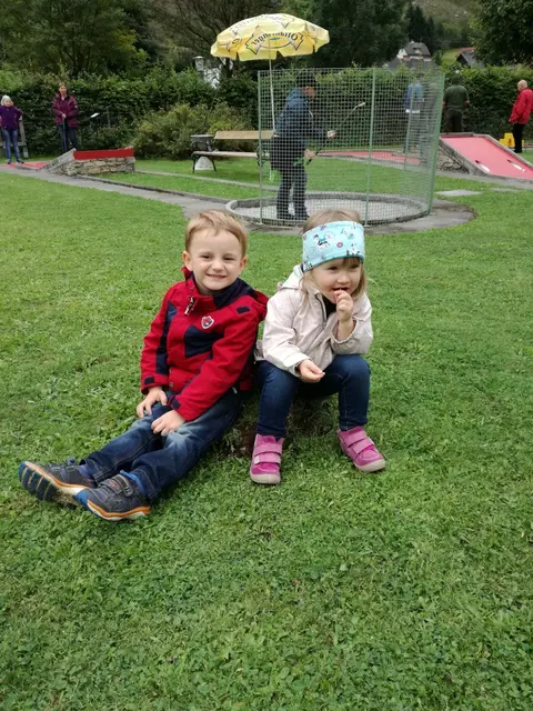 Die Minigolfanlage in Ratten verfügt über zwölf Spielbahnen. | Foto: Beatrix Dampfhofer