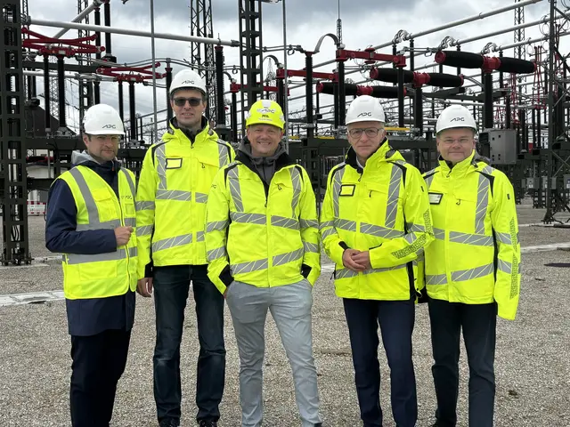 Unternehmenssprecher Christoph Schuh, Abteilungsleiter Sekundärtechnik &amp; OT Georg Achleitner, Projektleieter Jürgen Pilgersdorfer, Vorstandssprecher Gerhard Christiner und Peter Reichel, (Division Manager Assets). | Foto: Dietl-Schuller