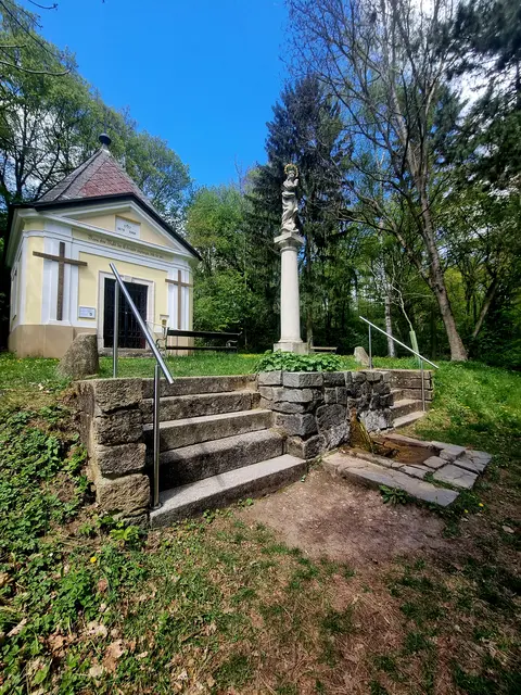 Kapelle und Mariensäule, Quelle  | Foto: Manuela Jeindl 
