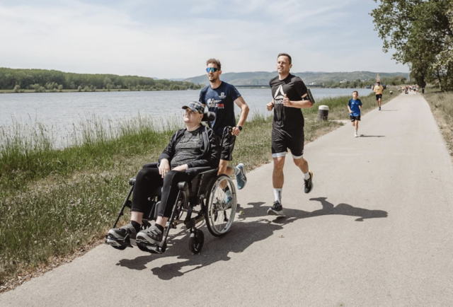 15 Läufer aus dem Bezirk Horn nahmen ebenfalls an dem Lauf teil und vertraten die Region sportlich in Krems. | Foto: Privat