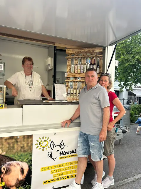 Annemarie Hinterwallner von "Hirschis" mit Eduard &amp; Elisabeth Resch. | Foto: Magdalena Deskovic