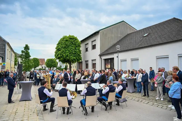 Viel Andrang beim großen Festakt in St. Georgen.  | Foto: Eisenstadt