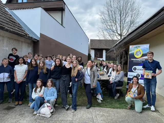 Zwölf Klassen des Wimmer-Gymnasiums strömten zur "Aktion Reissuppe", der drei christlichen Studentenverbindungen Asciburgia, Tauriscia und Polyxenia. | Foto: Alexander Putz