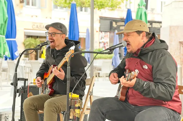Das Tom Gomez Duo spielte ein Benefizkonzert anlässlich des internationalen ME/CFS Tages. | Foto: Katharina Schrefl