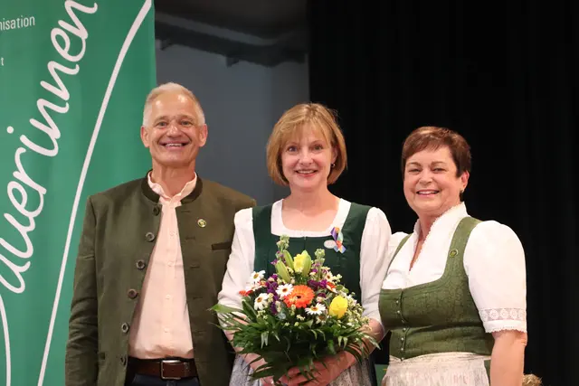 Bezirksbäuerin Andrea Simperl mit Dobl-Zwarings Vzbgm. Johannes Nickl und Bgm. Waltraud Walch | Foto: Edith Ertl