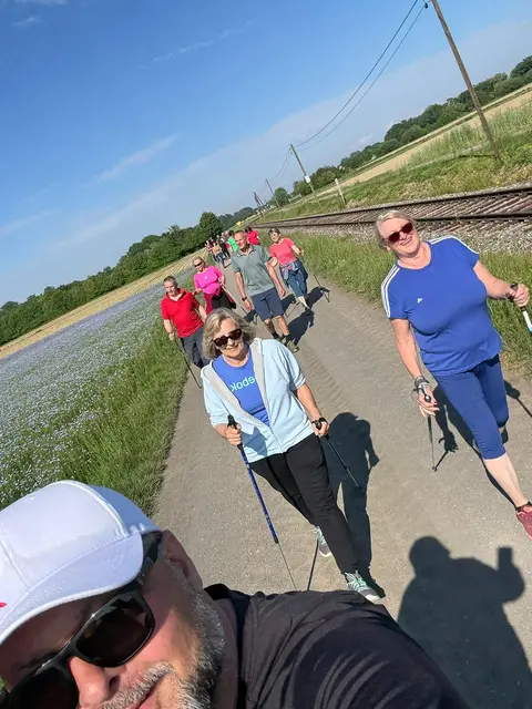 Auch die Walkingfans holten ihre Stöcke aus dem Keller.