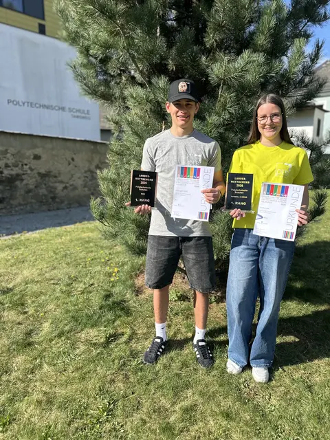 David Hönegger und Lara Dorfer holten beim Landeswettbewerb der Polytechnischen Schulen (PTS) am 30. April 2026 jeweils Gold und werden damit die Polytechnische Schule Tamsweg im Juni bei den Bundeswettbewerben vertreten. | Foto: PTS Tamsweg