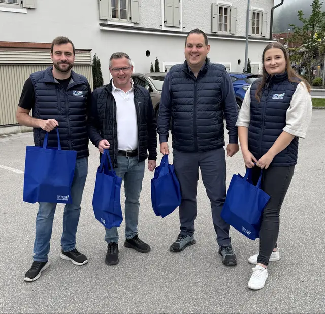 v.l.n.r.: Gemeinderat Marc Zebrakovsky, Gemeindevorstand Oliver Brunnhofer, Vizebürgermeister Philipp Könighofer und Gemeinderätin Denise Srienz besuchten 45 Familien in Langenwang | Foto: FPÖ Langenwang