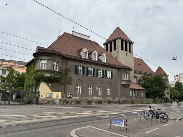 Bei der Pfarre wird noch an einer Fassadenbegrünung getüftelt.
 | Foto: Luca Arztmann/MeinBezirk