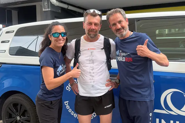 Der Mann mit den eisernen Wadln: René Pitour (Mitte) lief die meisten Kilometer, nämlich 33,64. | Foto: MG Telfs/Marketing