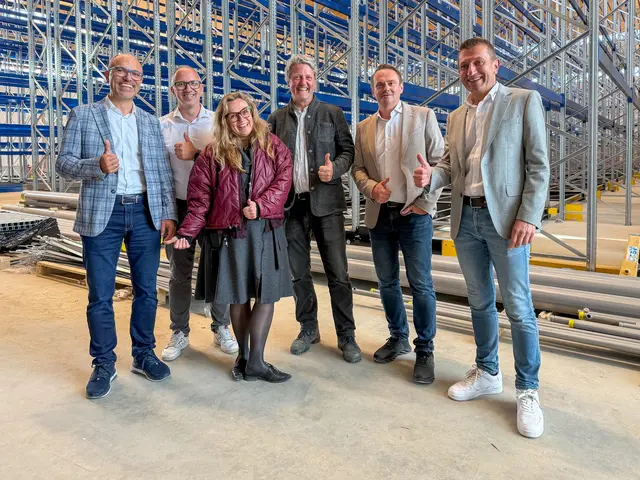 Markus Einfinger, Christian Weiß, Architektin Sofie Mogensen, Architekt Erwin Stammler, Thomas Kubinger und Josef Wimmer. | Foto: MeinBezirk/Doms
