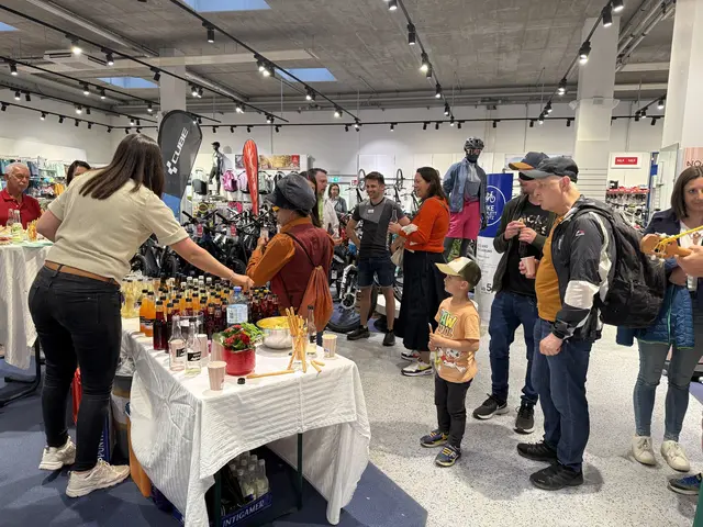 Rund 50 teilnehmende Betriebe luden zum Verweilen und genießen der Shoppingatmosphäre ein.  | Foto: Stadtmarketing Gleisdorf