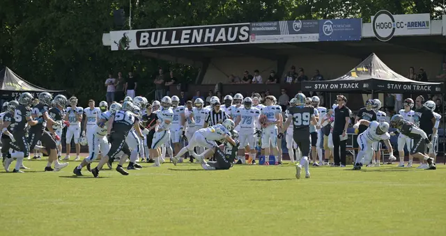 Am 9. Mai forderten die Welser Huskies die Styrian Bears im Mauthstadion heraus und lieferten sich einen Tanz mit dem Bären. | Foto: Huskies Wels/Straub