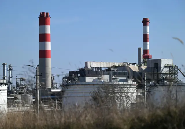 In Mannswörth wurden erhöhte PFAS-Werte im Grundwasser rund um die OMV-Raffinerie festgestellt. | Foto: APA-Images / APA / HELMUT FOHRINGER