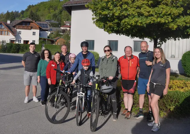 Bei strahlendem Frühlingswetter trafen sich mehr als 100 motivierte Teilnehmer in Waldhausen zum gemeinsamen Start der OÖ Bewegungs-Challenge. Eine Veranstaltung der Gesunden Gemeinde Waldhausen. Die Challenge läuft noch bis Anfang August.  | Foto: Gesunde Gemeinde Waldhausen