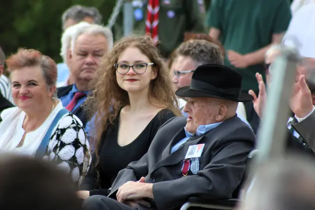 106 Jahre alt - doch KZ-Überlebender Piotr Kawa ließ es sich nicht nehmen, sowohl in Gusen als auch Mauthausen beim Gedenken dabei zu sein. | Foto: Eckhart Herbe