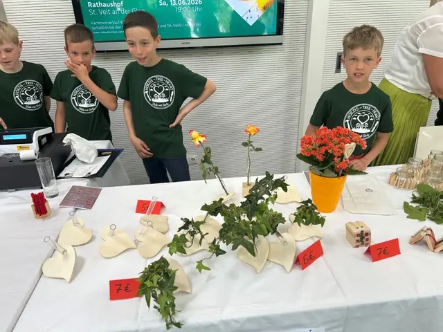 Schüler der 4. Klasse der VS Hörzendorf bei ihrer Präsentation im Rahmen der Muttertagsfeier in der Blumenhalle in St. Veit. | Foto: VGK