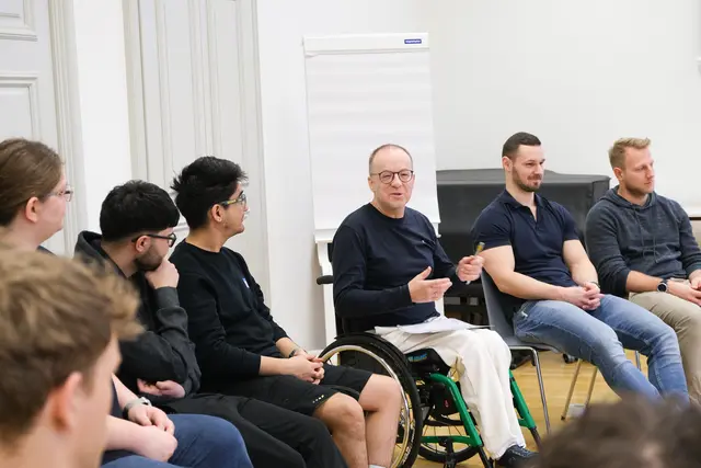 Unter dem Titel "Karrierepfade bei Leitz – Fokus Führung" setzten sich junge Facharbeiterinnen und Facharbeiter mit Führungskräften zusammen und dachten gemeinsam darüber nach, wie Führung morgen aussehen wird und kann.  | Foto: Leitz