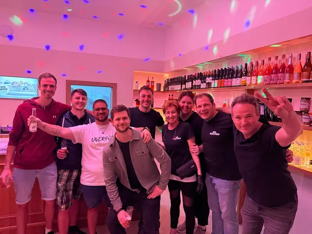 Gruppenbild vor der Bar
