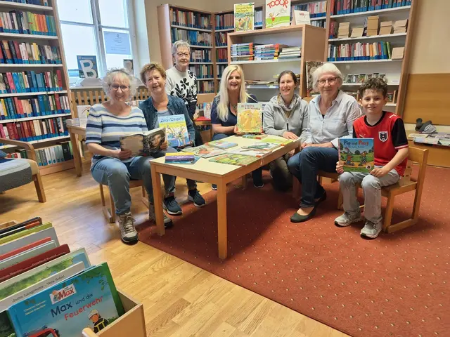 Angelika Hlawaty, Gabriele Trinkl, Irene Fehrle, Hilde Juricka, Martina Riedl, Luise Fritz und Julian Riedl. | Foto: VHS Drosendorf-Zissersdorf