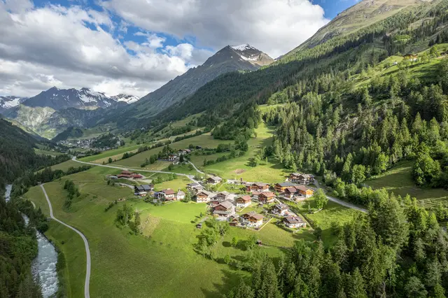 Der Ortnerhof Hotel &amp; Reiterhof liegt mitten im Nationalpark Hohe Tauern, am Fuße des Großvenedigers. | Foto: Ortnerhof/Johannes Brunner