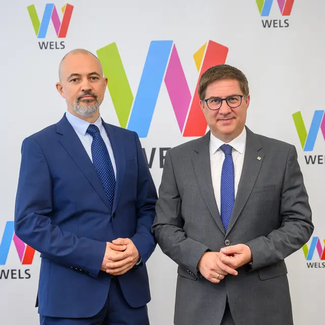 Walter Leberbauer-Ganzert und Andreas Rabl präsentierten die Pläne um Wels für Lehrer attraktiv zu machen. | Foto: Stadt Wels
