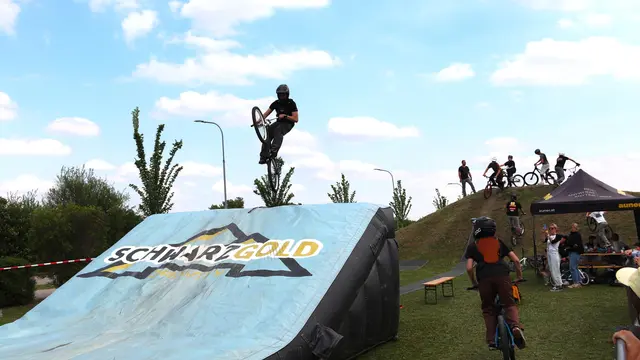 Spektakuläre Bag Jump Freestyle Shows der Sportunion-ETG Sektion Bike. | Foto: Stadtgemeinde Ebreichsdorf