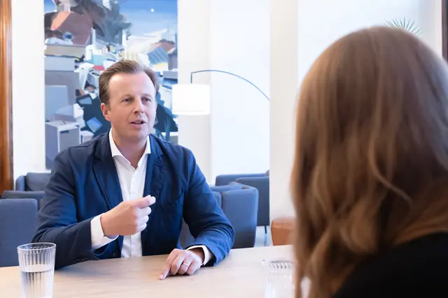 "Wir wollen die Pflege nachhaltig für alle absichern und den Pflegekräften mehr Zeit am und mit den Menschen ermöglichen", sagt ÖVP-Landesrat Karlheinz Kornhäusl im Februar. | Foto: Jorj Konstantinov