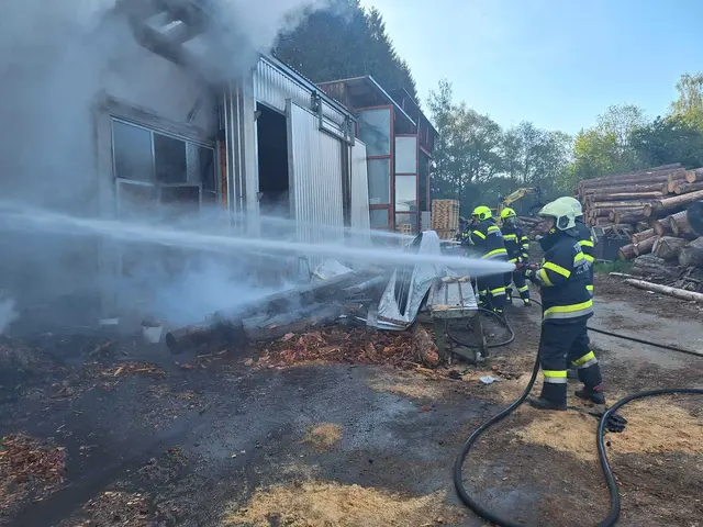 Ein Übergreifen der Flammen konnte verhindert werden.