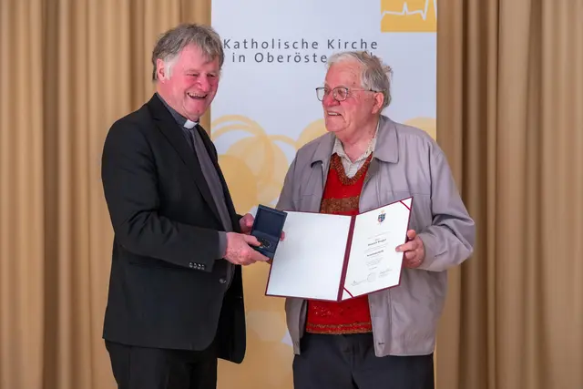 Heinrich Brugger (Steyr-Christkindl) erhielt die Severin-Medaille. | Foto: Diözese Linz/Kienberger