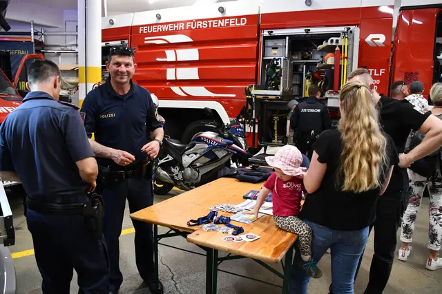 Die Polizei informierte. | Foto: FF Fürstenfeld