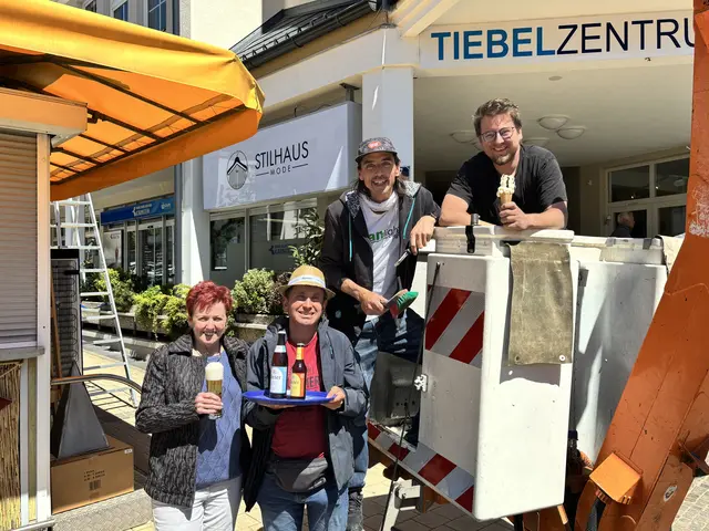Mit viel Unterstützung von Familie und Freunden hat "Faiasalamanda"-Betreiber Mario Haber seinen Karibischen Imbisspavillon hergerichtet. | Foto: MeinBezirk/Isabella Friessnegg