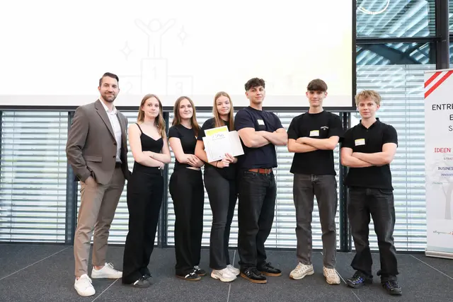 Das Team BiteBackBox der BHAK/BHAS Deutschlandsberg gewann den ersten Platz in der Kategorie "We grow together" und darf im Juni beim Bundesfinale in Wien dabei sein.
