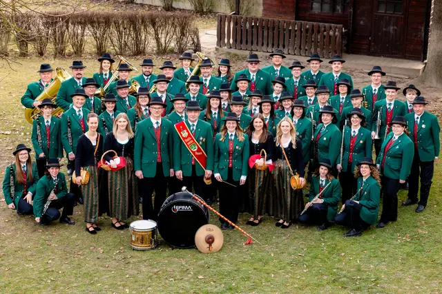 MV Naarn feiert Zeltfest mit Bezirksmusikfest