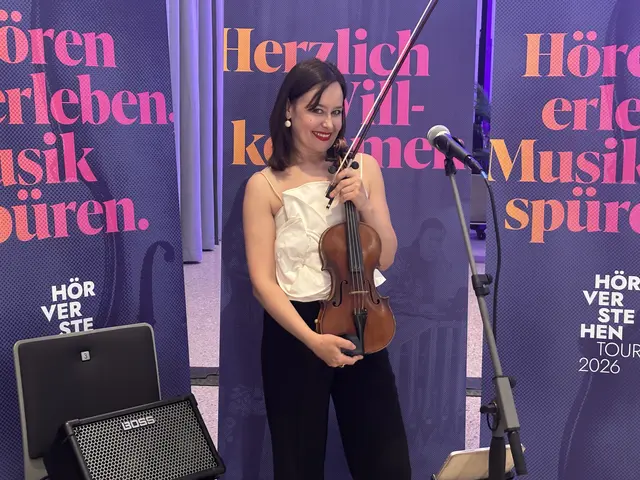 Natalia Stepanska holte die Gäste gleich zu Beginn mit ihrer Stimme und ihrer virtuosen Geige ab. | Foto: Schauer