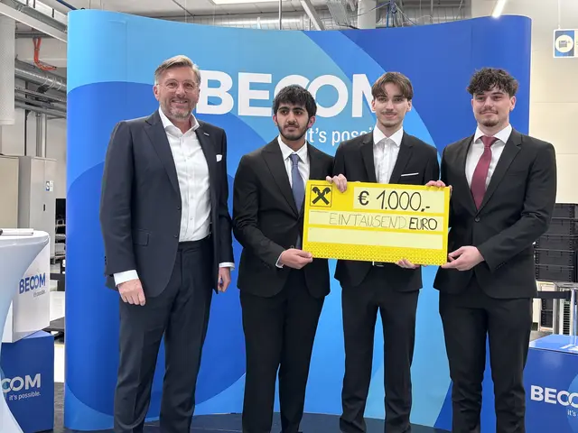 Den zweiten Preis erhielten Ali Abdullah, Phillip Rotheneder und Joakob Schwarz für ihr Projekt „A.U.R.A“ (Artificial Unified Robotic Arm). | Foto: Rosenberger Victoria/MeinBezirk