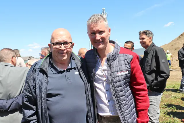 Bei der Suche nach einem geeigneten Grundstück führte Elektro Weiland-Chef Christian Knittl erste Gespräche mit GR a.D. Peter Tabor (li) | Foto: Edith Ertl