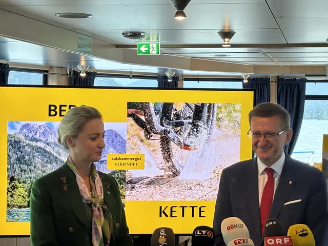 LAbg. Eva Maria Kroismayr-Baier (Steiermark) und Wirtschafts- und Tourismus-Landesrat Markus Achleitner. | Foto: MeinBezirk/Gratzer