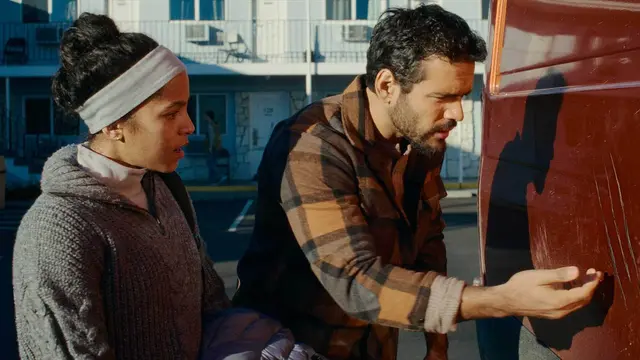 Ein junges Paar wird von einer dämonischen Präsenz namens „The Passenger“ verfolgt.  | Foto: 2026 PARAMOUNT PICTURES. ALL RIGHTS RESERVED. / Constantin Film Österreich