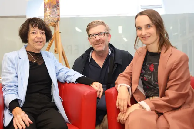 Die ausstellenden Künstler v.l.n.r. Grete Bayer, Alexander Schmaranzer und Lena Gruber