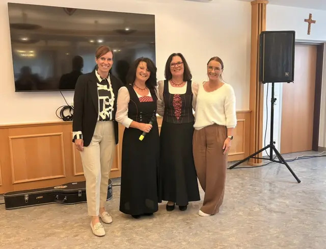 : Kaufmännische Direktorin Jacqueline Kreismayr, MBA MA, Musikalische 
Umrahmung des Nachmittags: Lisa und Maria und Pflegedirektorin (Stv.) Claudia Bechyne. | Foto: LK Waidhofen/Ybbs