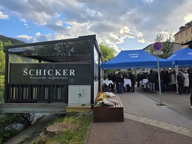 Von weitem sichtbar, der Schriftzug auf der Mur- Terrasse | Foto: Andrea Stelzer