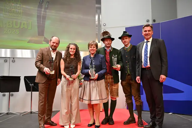 Johann Zanitti-Brunello (Zukunftspreis), Katharina Böck (Sportpreis), Maria Wagner (Sozialpreis), Hubert Moshammer und Hubert  Ritzinger (Kulturpreis) (v.l.) mit Bürgermeister Werner Krammer | Foto: Stadt Waidhofen a/d Ybbs
