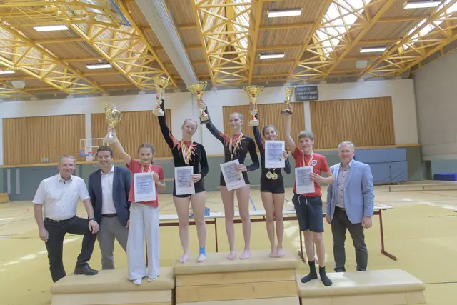 Die Stadtmeister 2026: Kristina Hernler und Balduin Gütler (Gerätturnen) und das Trio Ema Klaming, Sarah Linder und Hanna Nagelschmied (Sportakrobatik) | Foto: Turnverein St. Veit/Glan