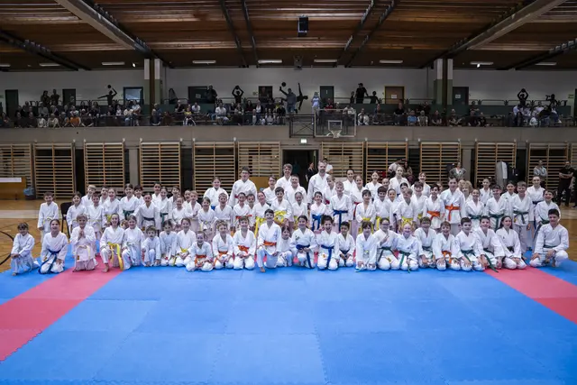 Gruppenfoto aller Teilnehmenden der Landesmeisterschaft. | Foto: Frieways Karate Klub