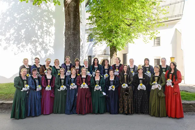 Die St. Veiter Frauen im Bürgerkleid sind ein fixer Bestandteil der St. Veiter Vereinskultur. | Foto: Foto Wallner